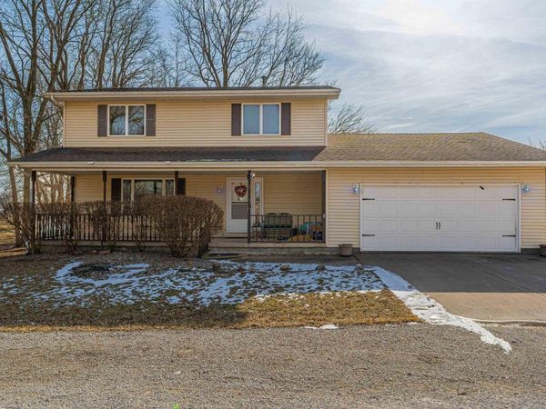 511 W Carlisle Street, McLean, IL 61754