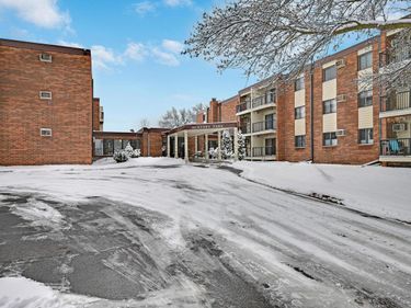 4 Pine Tree Drive, Unit 110, Arden Hills, MN 55112