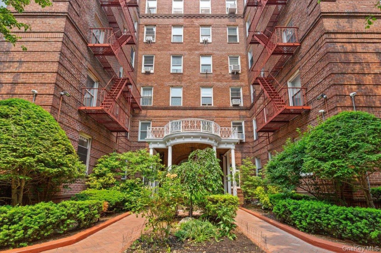 111-39 76th Road, Unit E4, Forest Hills, NY 11375 Main Photo