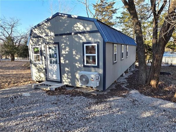 385 E Sugar Lake Drive, Mound City, KS 66056