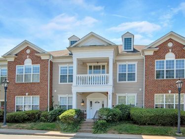 949 GLENWOOD STATION LN, Unit 202, Charlottesville, VA 22901
