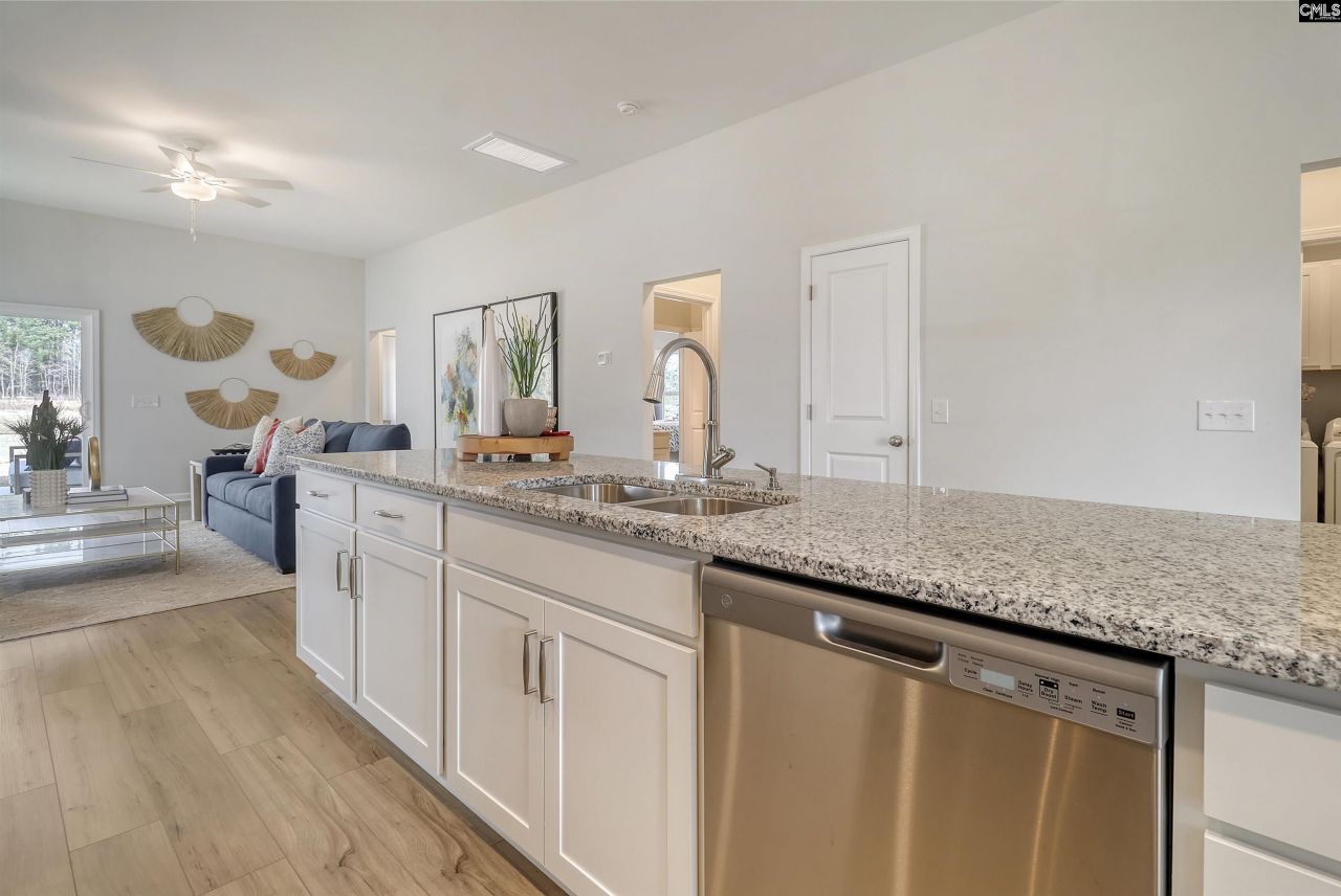 159 Kinglsey Drive Photo 17