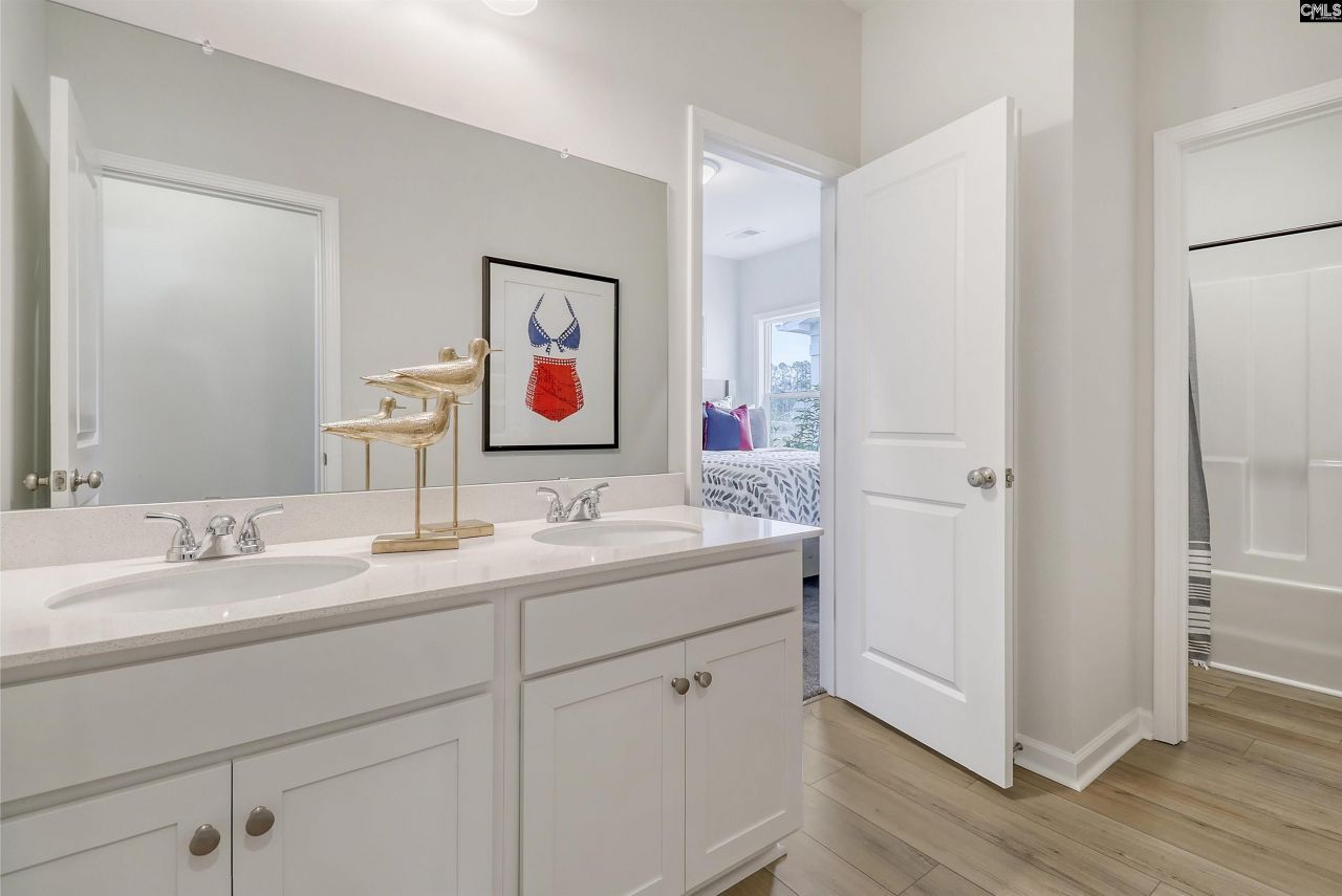 159 Kinglsey Drive Photo 6