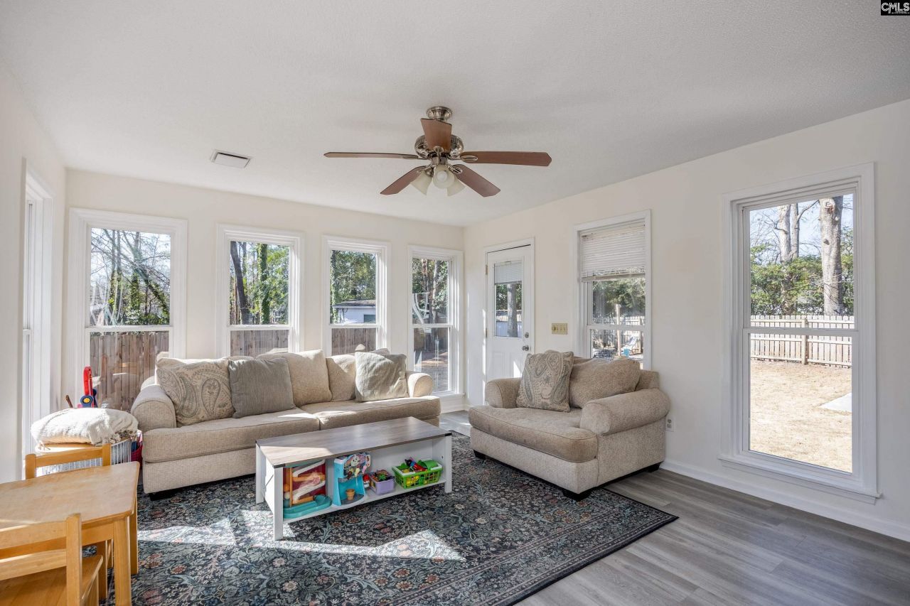 105 Queen Anne Court Photo 10