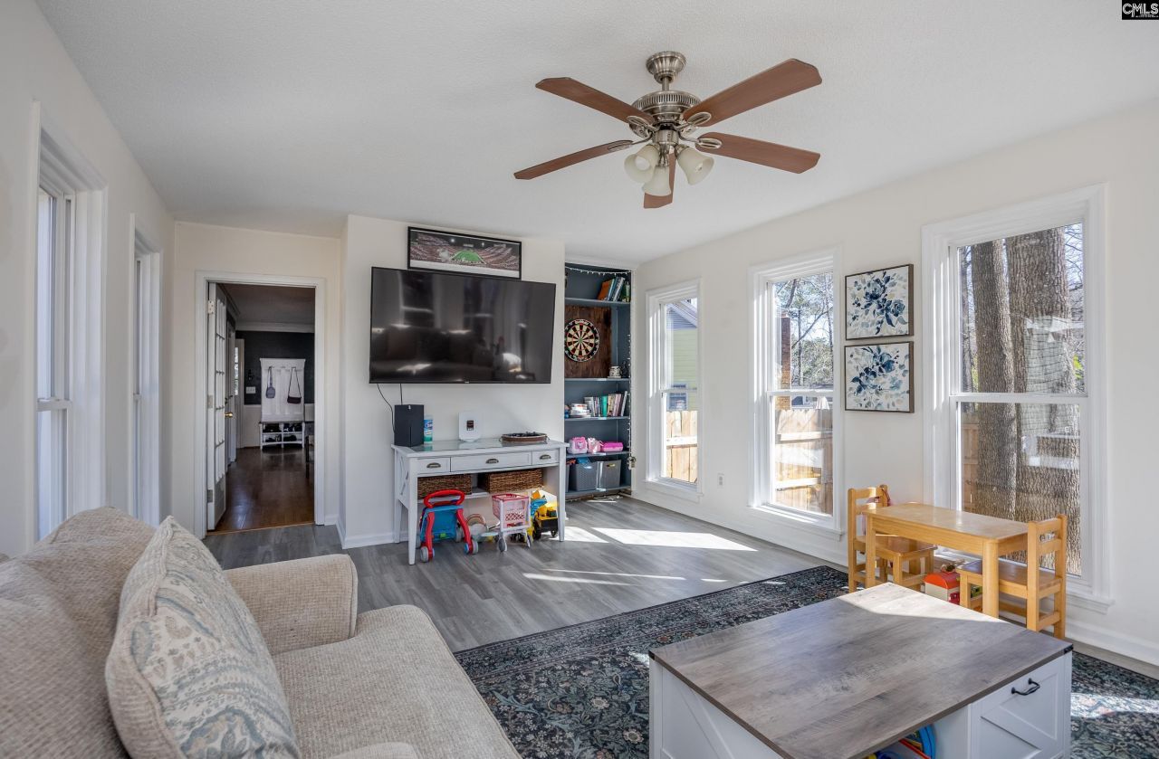 105 Queen Anne Court Photo 11