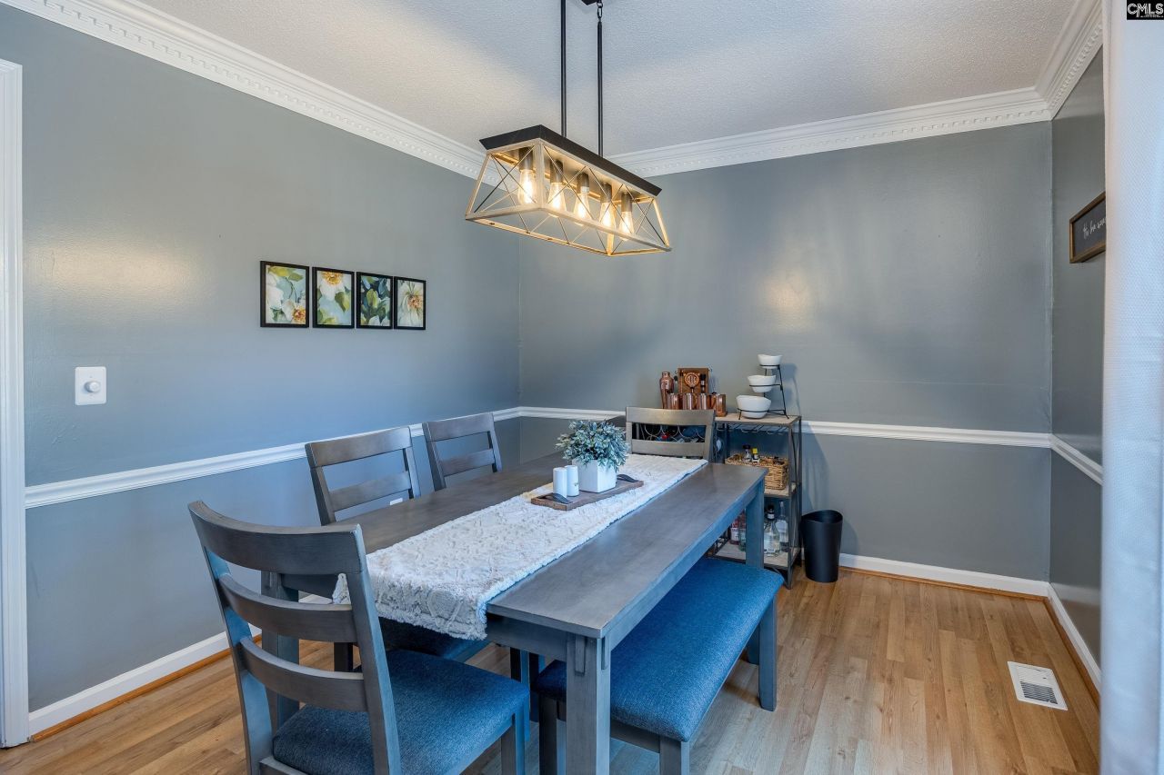 105 Queen Anne Court Photo 12