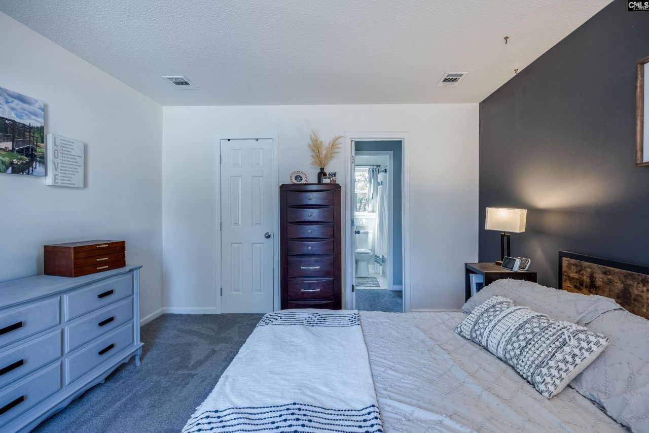 105 Queen Anne Court Photo 24