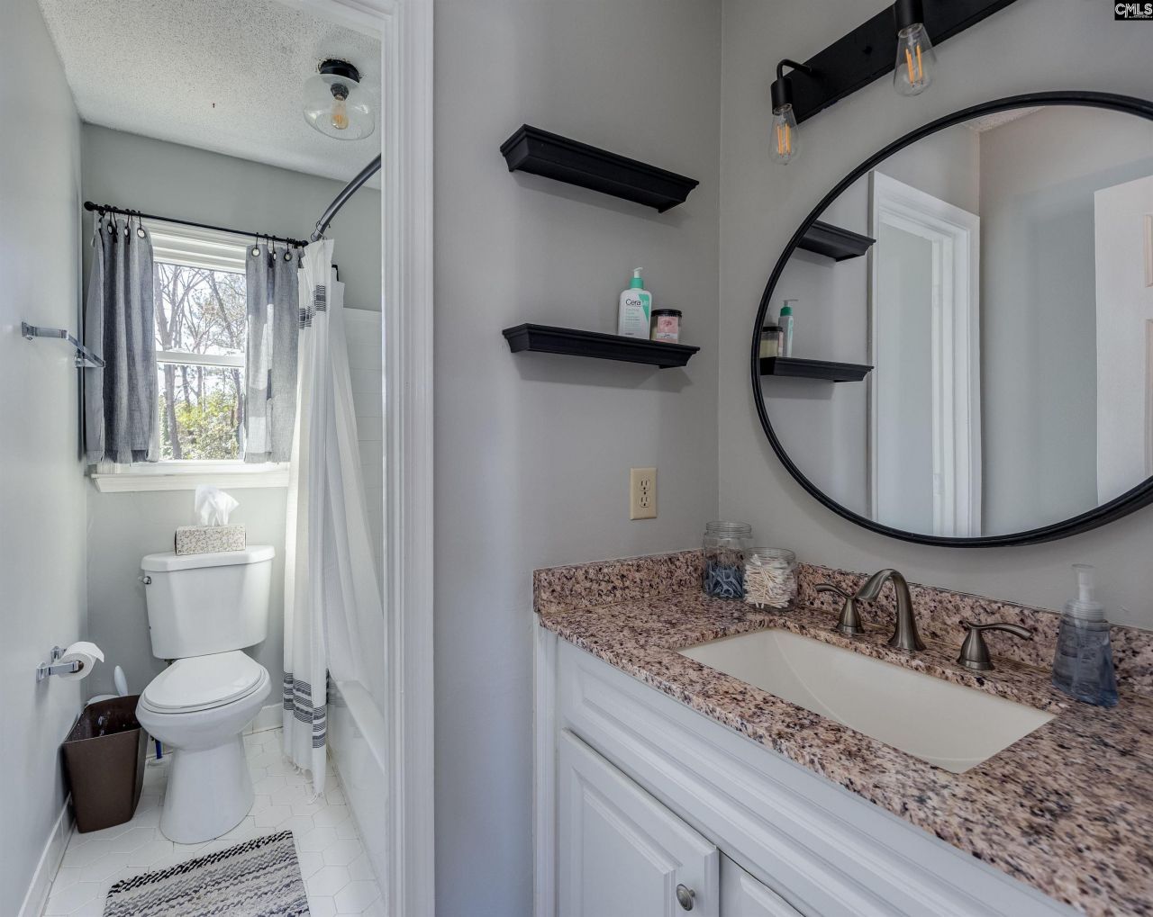 105 Queen Anne Court Photo 25