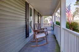 105 Queen Anne Court photo 4