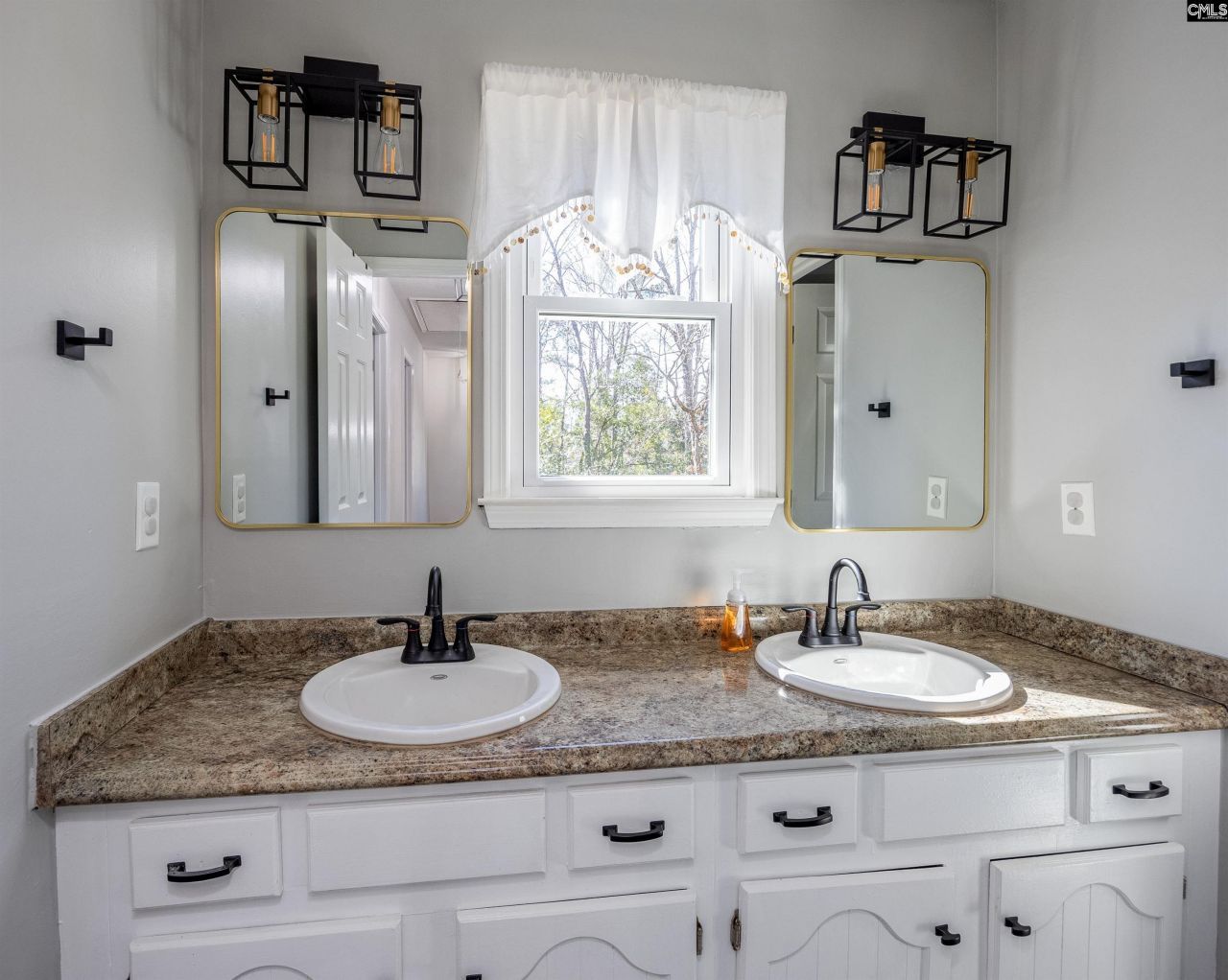 105 Queen Anne Court Photo 30