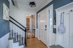 105 Queen Anne Court photo 4