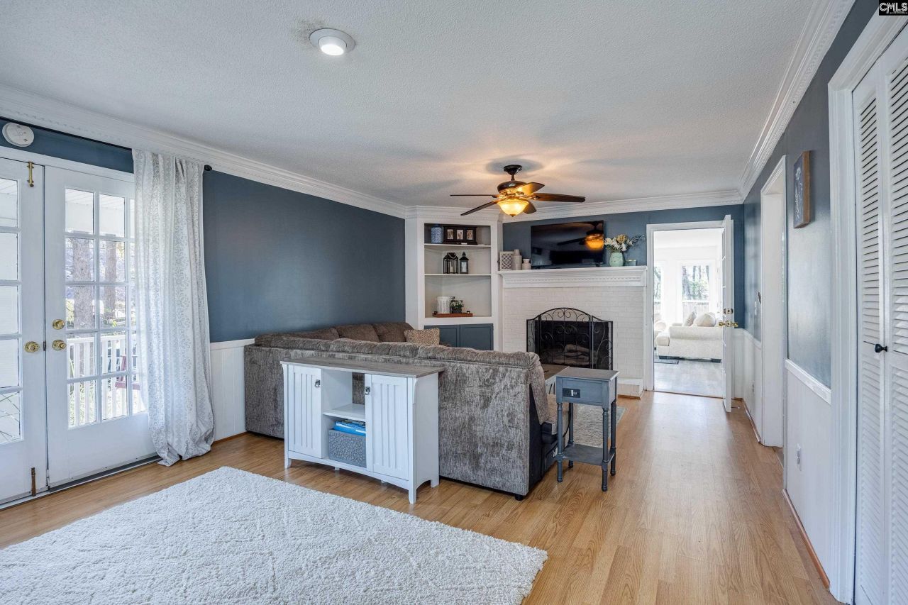 105 Queen Anne Court Photo 6