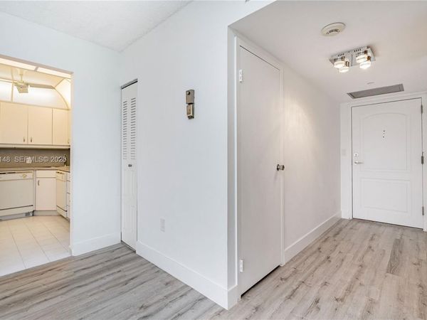 3625 N Country Club Dr, Unit 901, Aventura, FL 33180