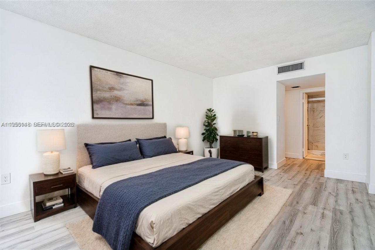 3625 N Country Club Dr, Unit 901, Aventura, FL 33180 Photo