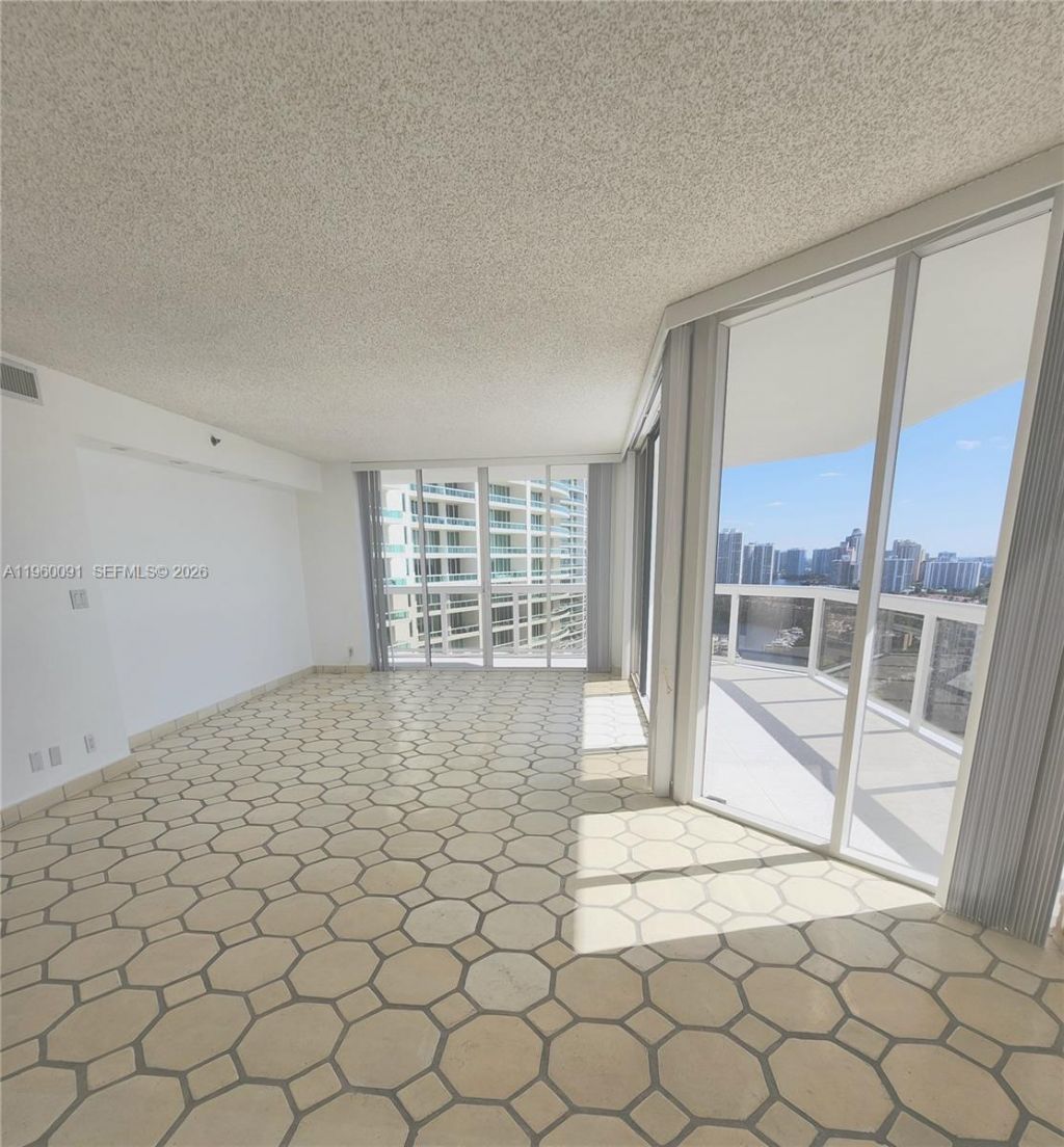 20185 E Country Club Dr , Unit 2505, Aventura, FL 33180 Photo