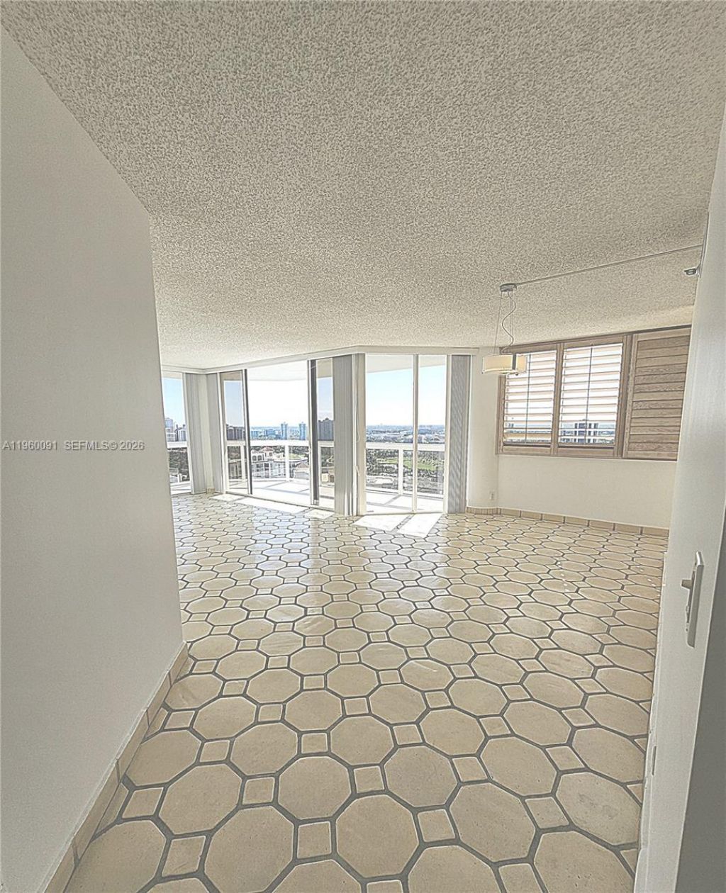 20185 E Country Club Dr , Unit 2505, Aventura, FL 33180 Photo