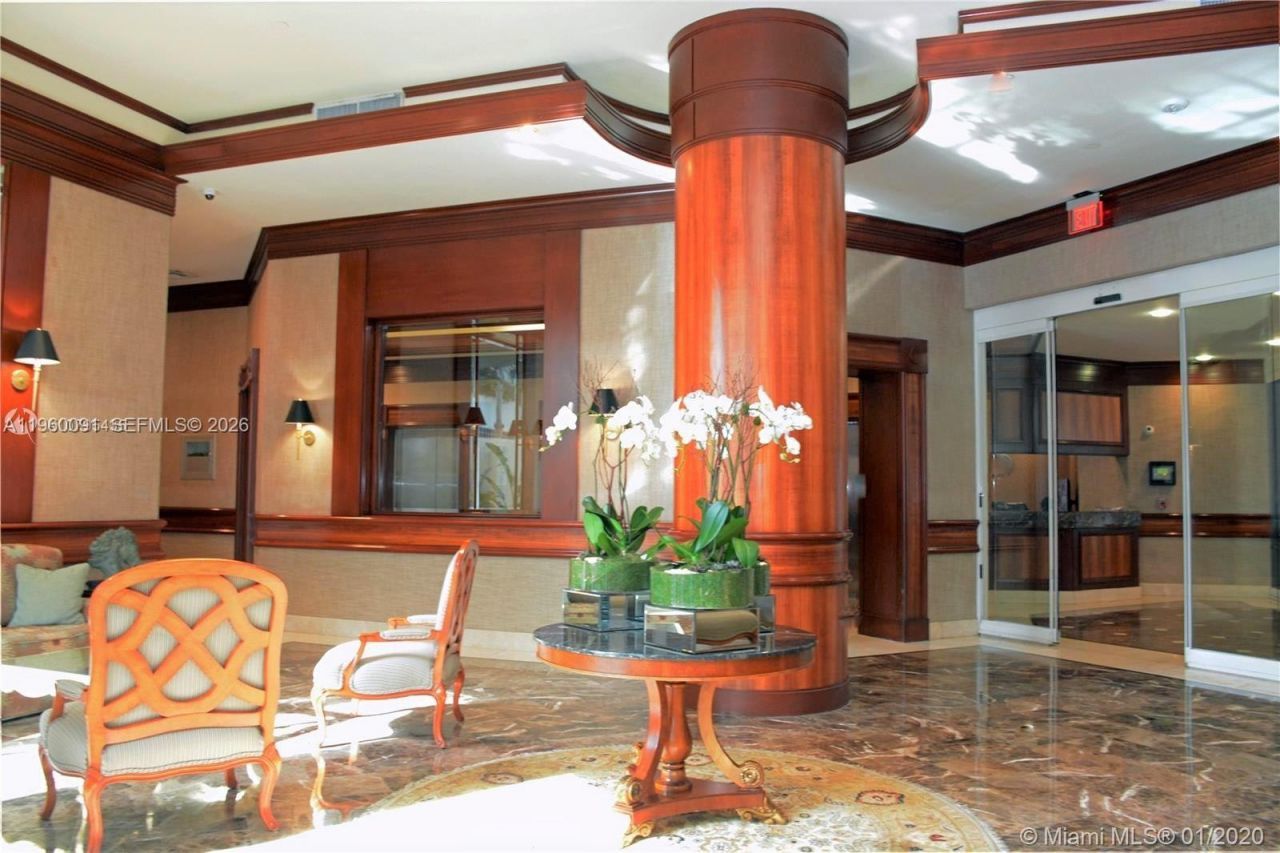 20185 E Country Club Dr , Unit 2505, Aventura, FL 33180 Photo