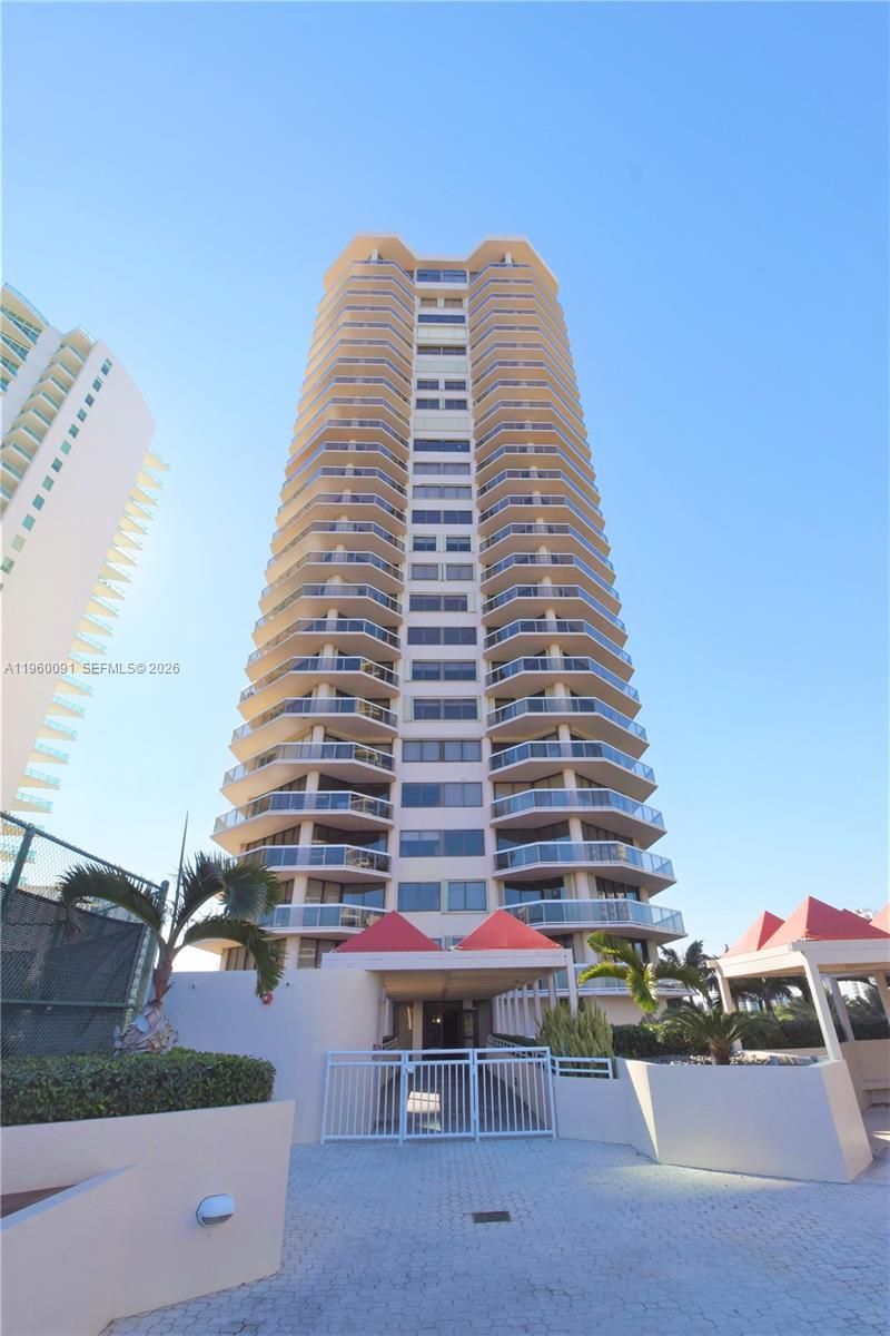 20185 E Country Club Dr , Unit 2505, Aventura, FL 33180 Photo