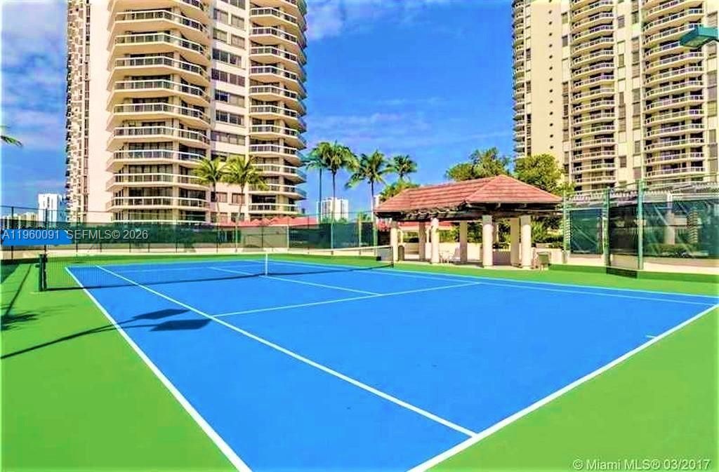 20185 E Country Club Dr , Unit 2505, Aventura, FL 33180 Photo