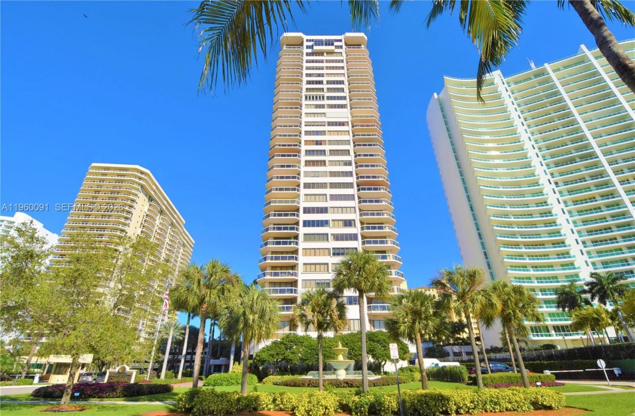 20185 E Country Club Dr , Unit 2505, Aventura, FL 33180 Photo