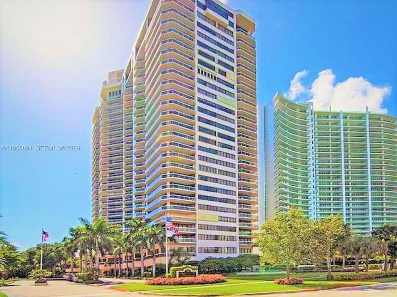 20185 E Country Club Dr , Unit 2505, Aventura, FL 33180 Photo