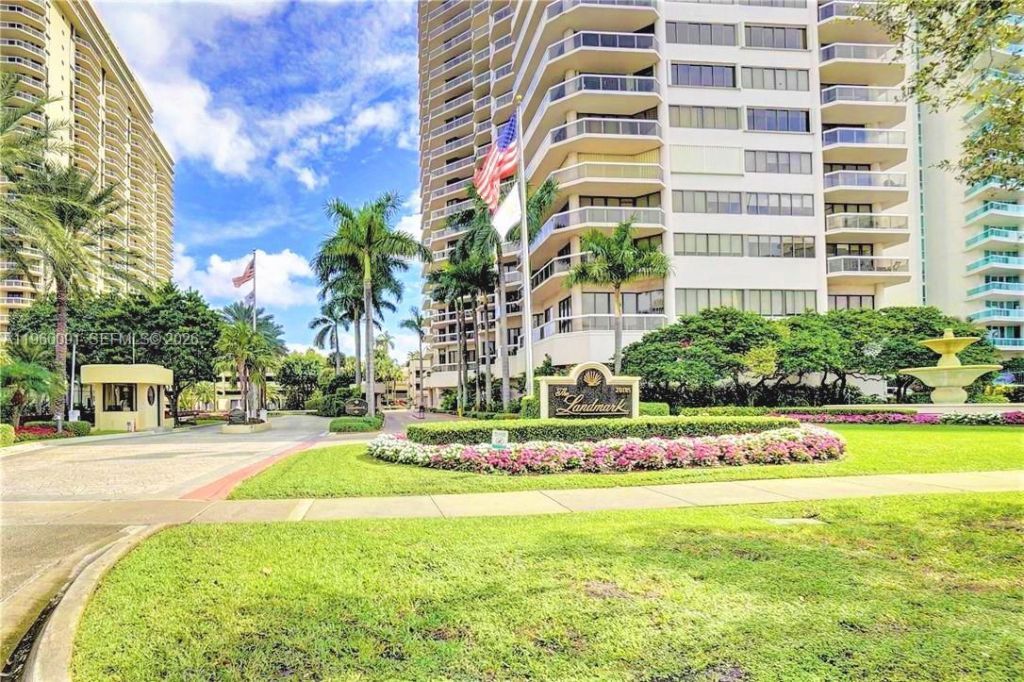 20185 E Country Club Dr , Unit 2505, Aventura, FL 33180 Photo