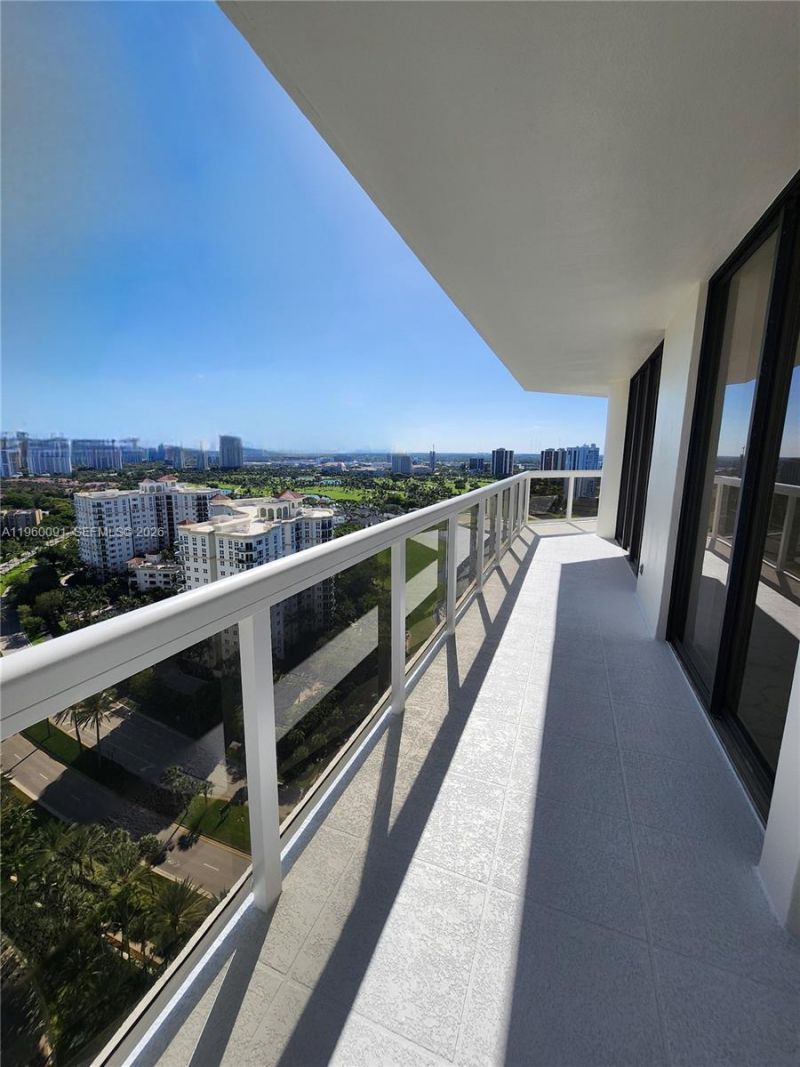 20185 E Country Club Dr , Unit 2505, Aventura, FL 33180 Photo
