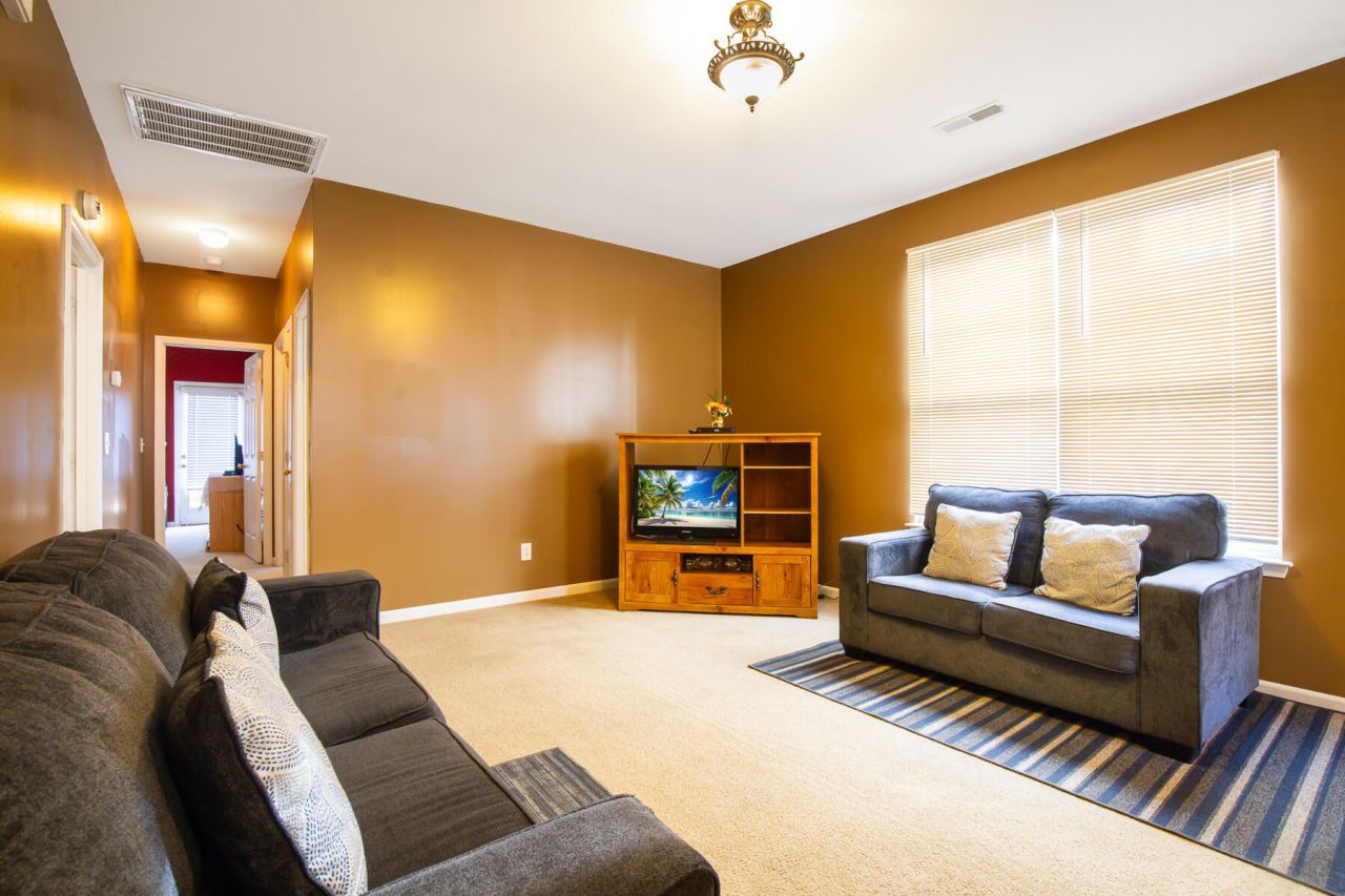 136 Diploma Drive Photo 30