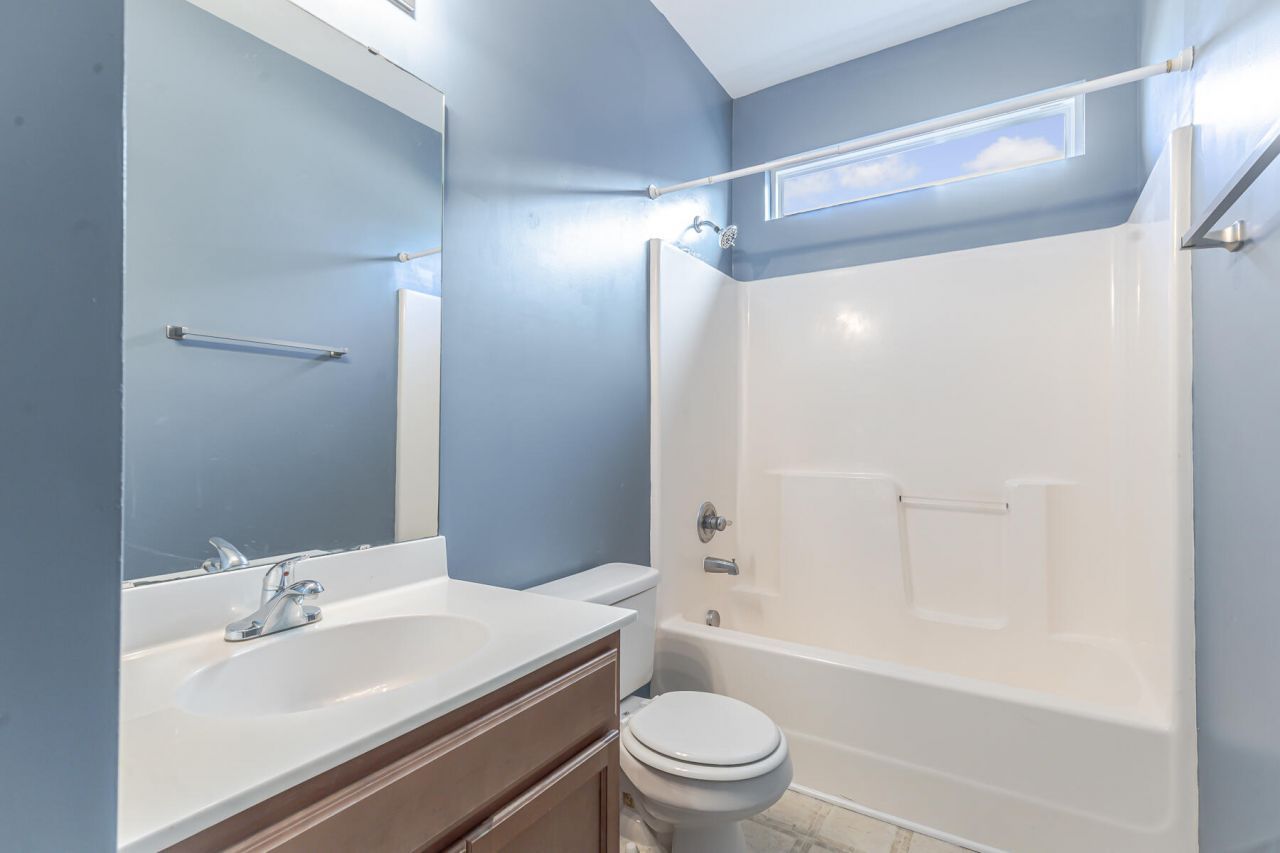 136 Diploma Drive Photo 32