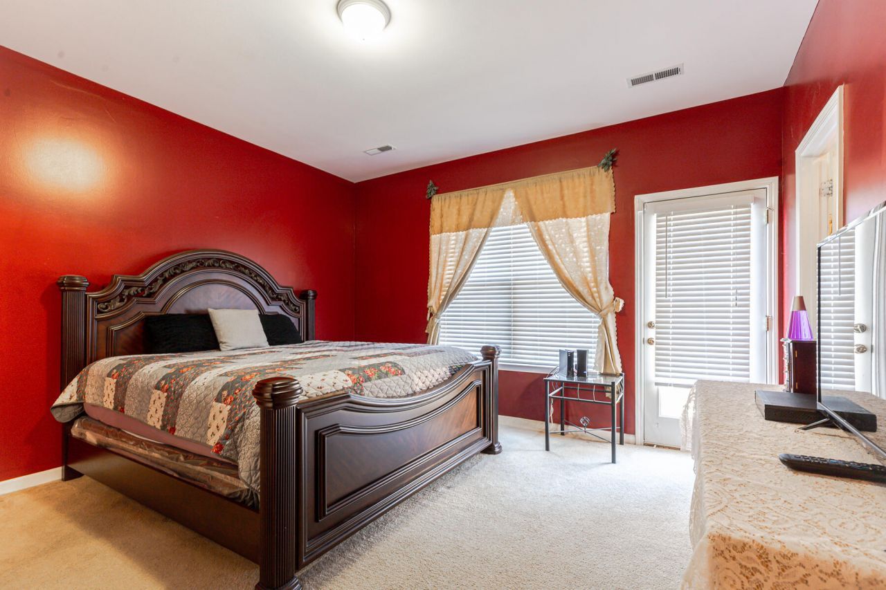 136 Diploma Drive Photo 34