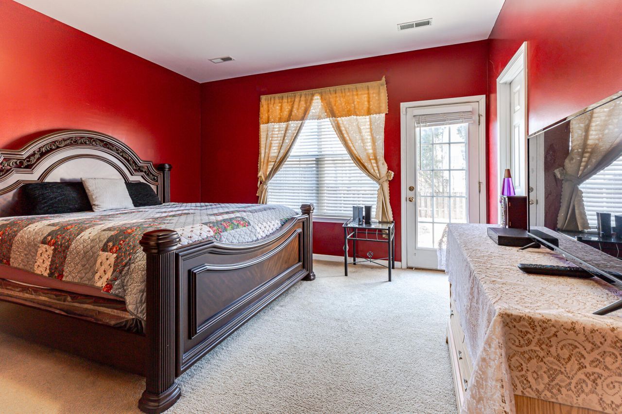 136 Diploma Drive Photo 36