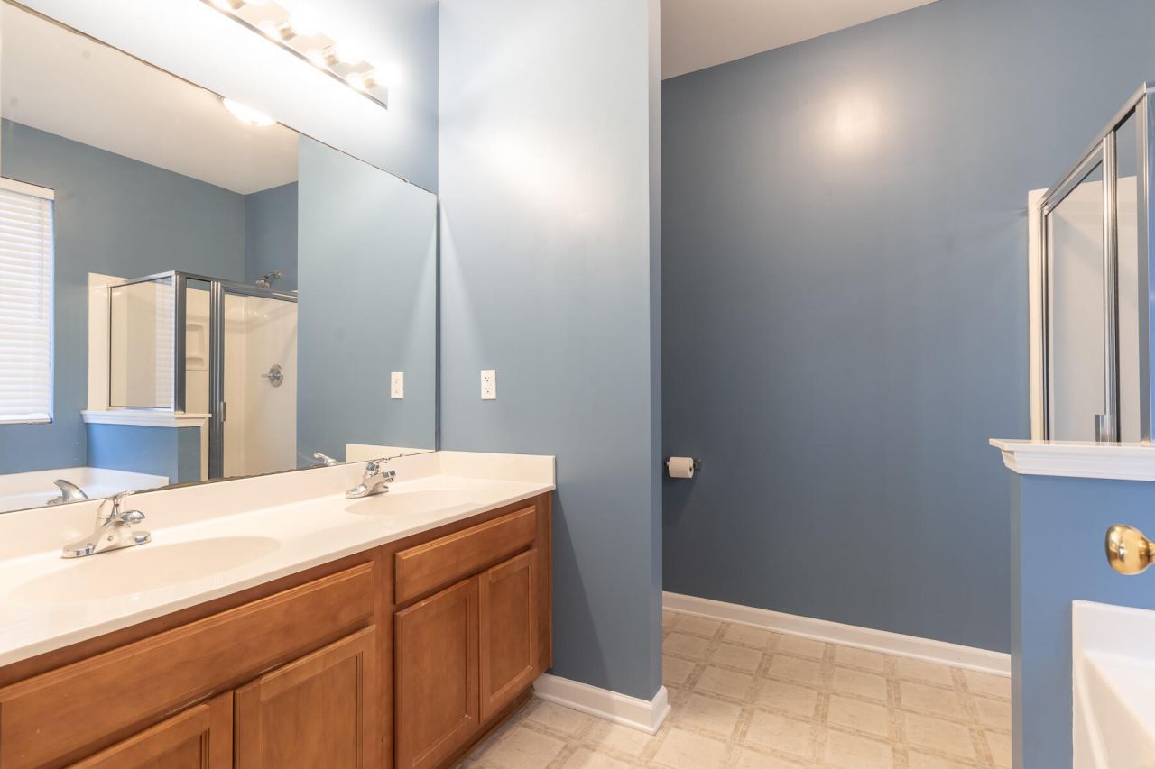 136 Diploma Drive Photo 38