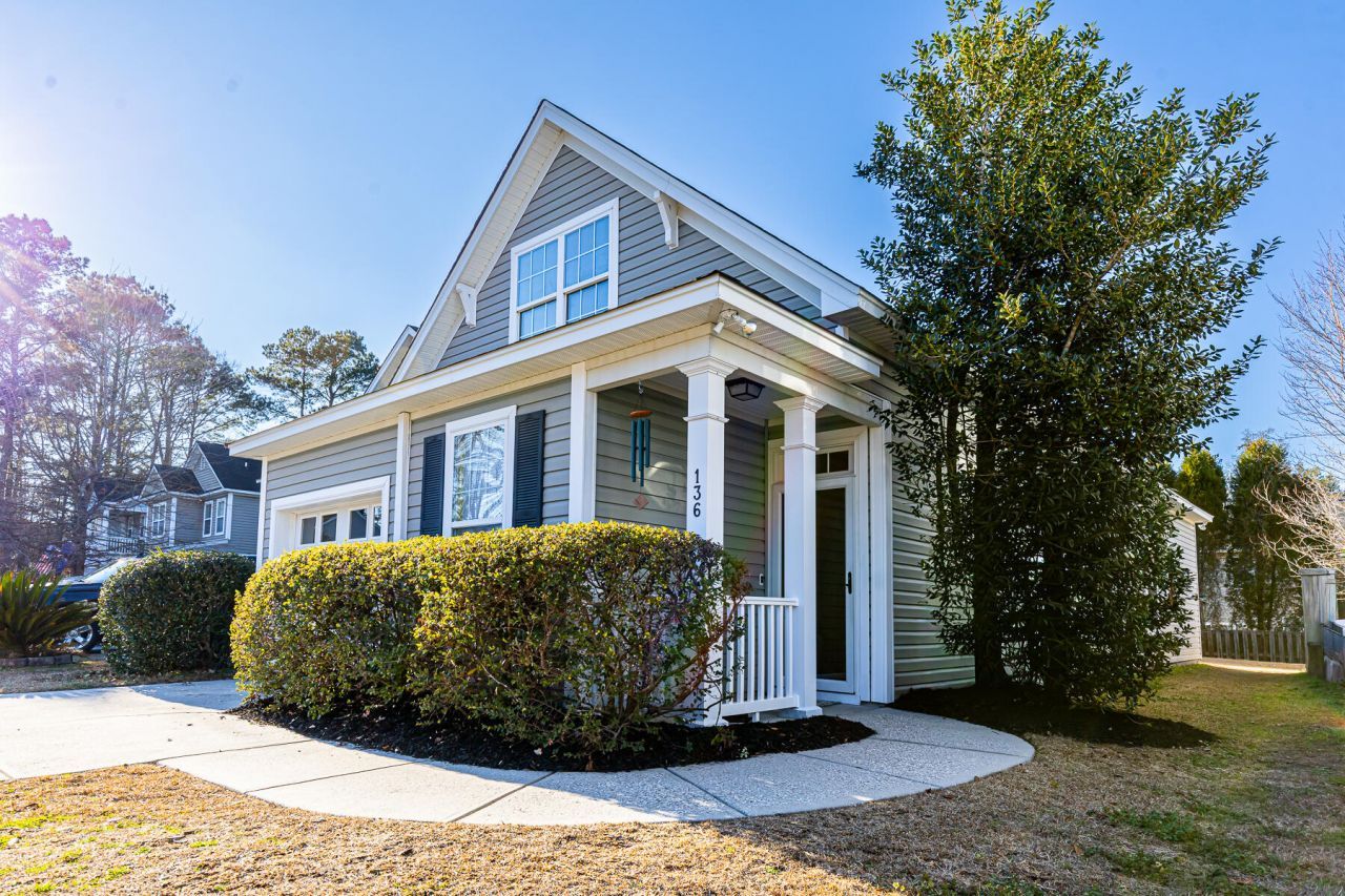 136 Diploma Drive Photo 4