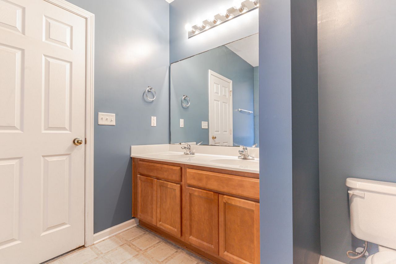 136 Diploma Drive Photo 41