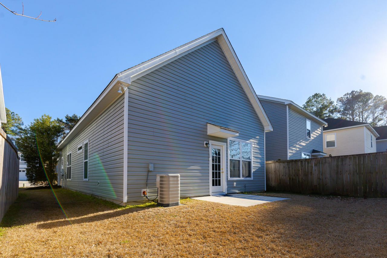 136 Diploma Drive Photo 45