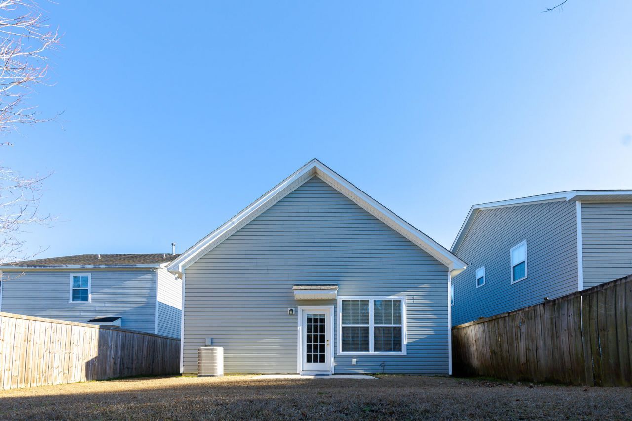 136 Diploma Drive Photo 46