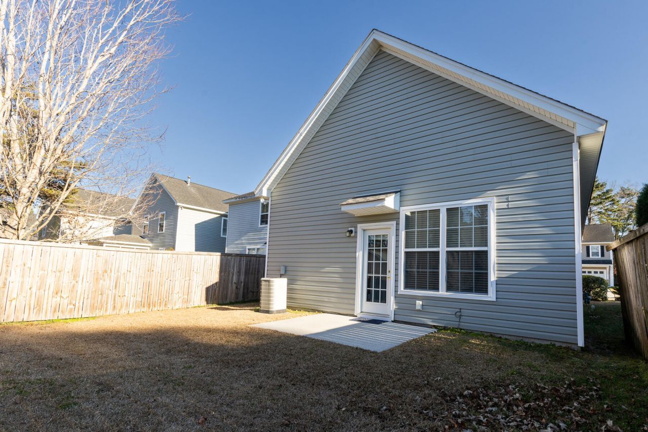 136 Diploma Drive Photo 47