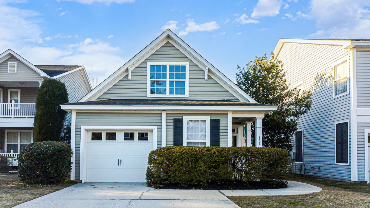 136 Diploma Drive Photo 5