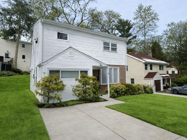 6 Park Place , Great Neck, NY 11024