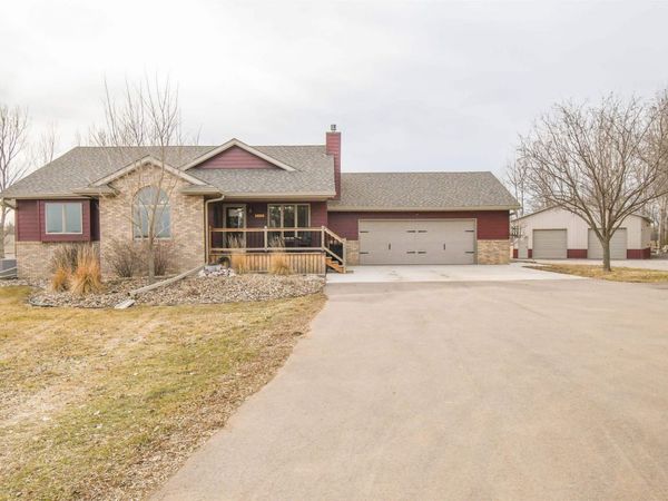 25857 479th Ave, Brandon, SD 57005