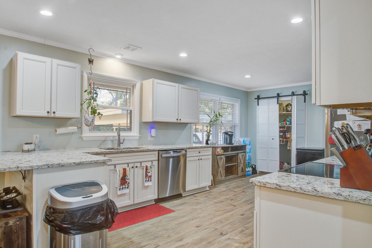 1330 Cleckley Boulevard Photo 12