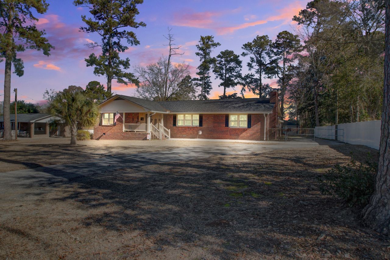 1330 Cleckley Boulevard Photo 4