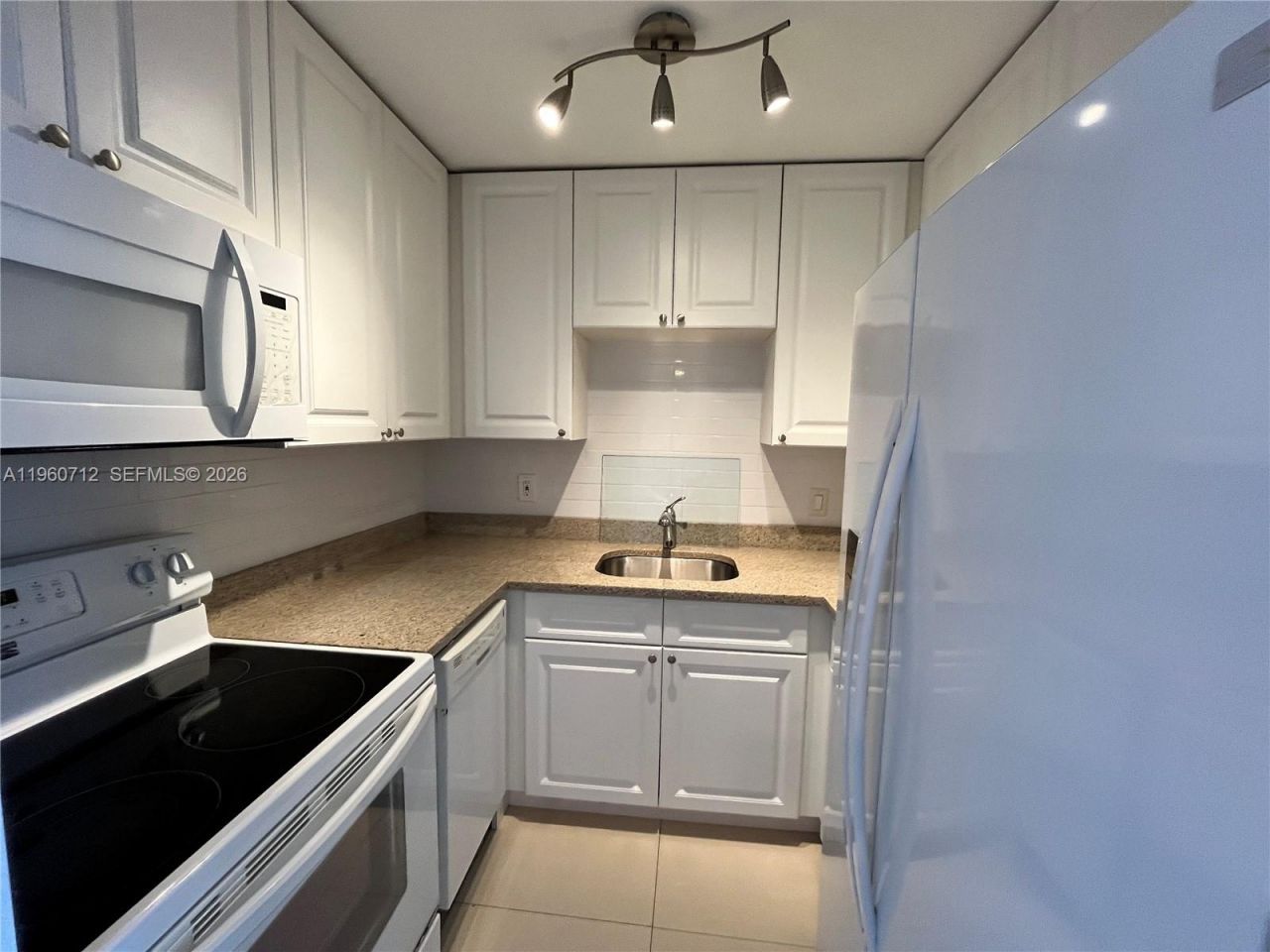 5050 NW 7th St, Unit 312, Miami, FL 33126 Photo