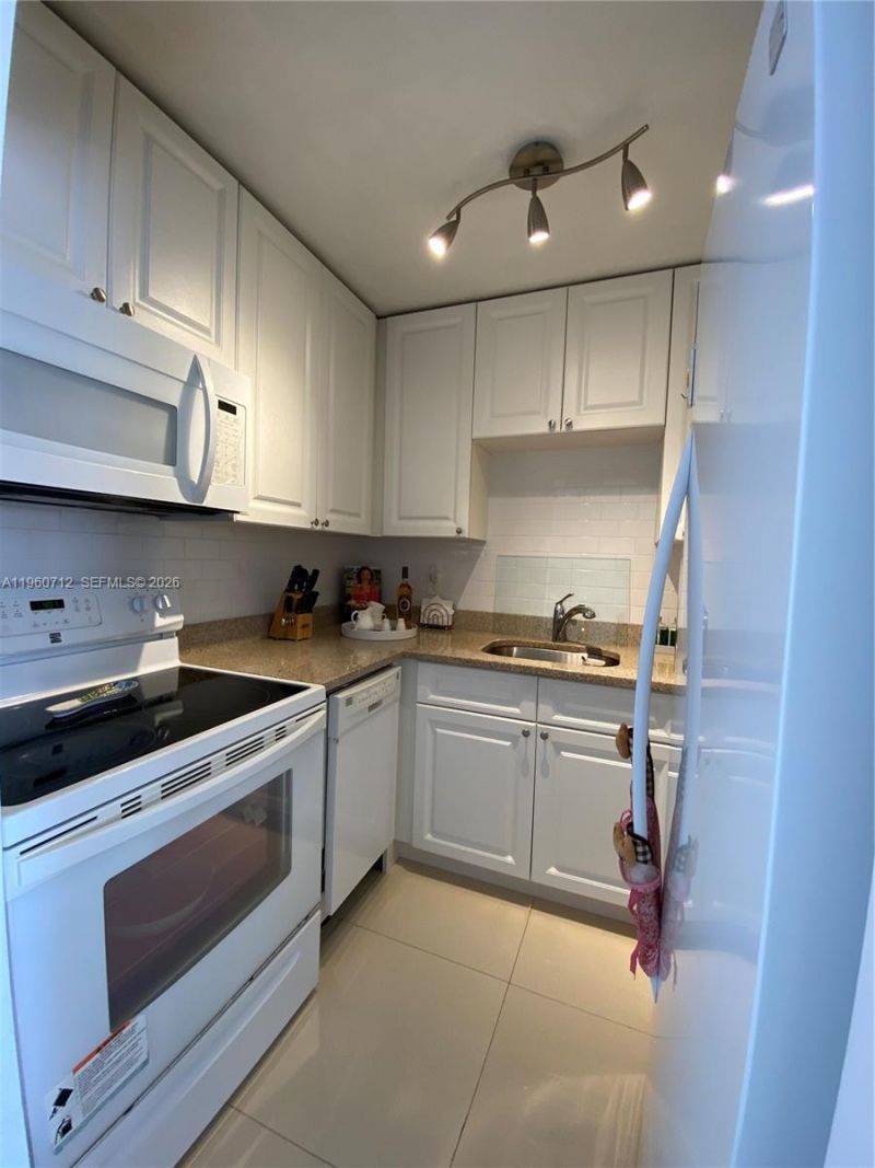 5050 NW 7th St, Unit 312, Miami, FL 33126 Photo