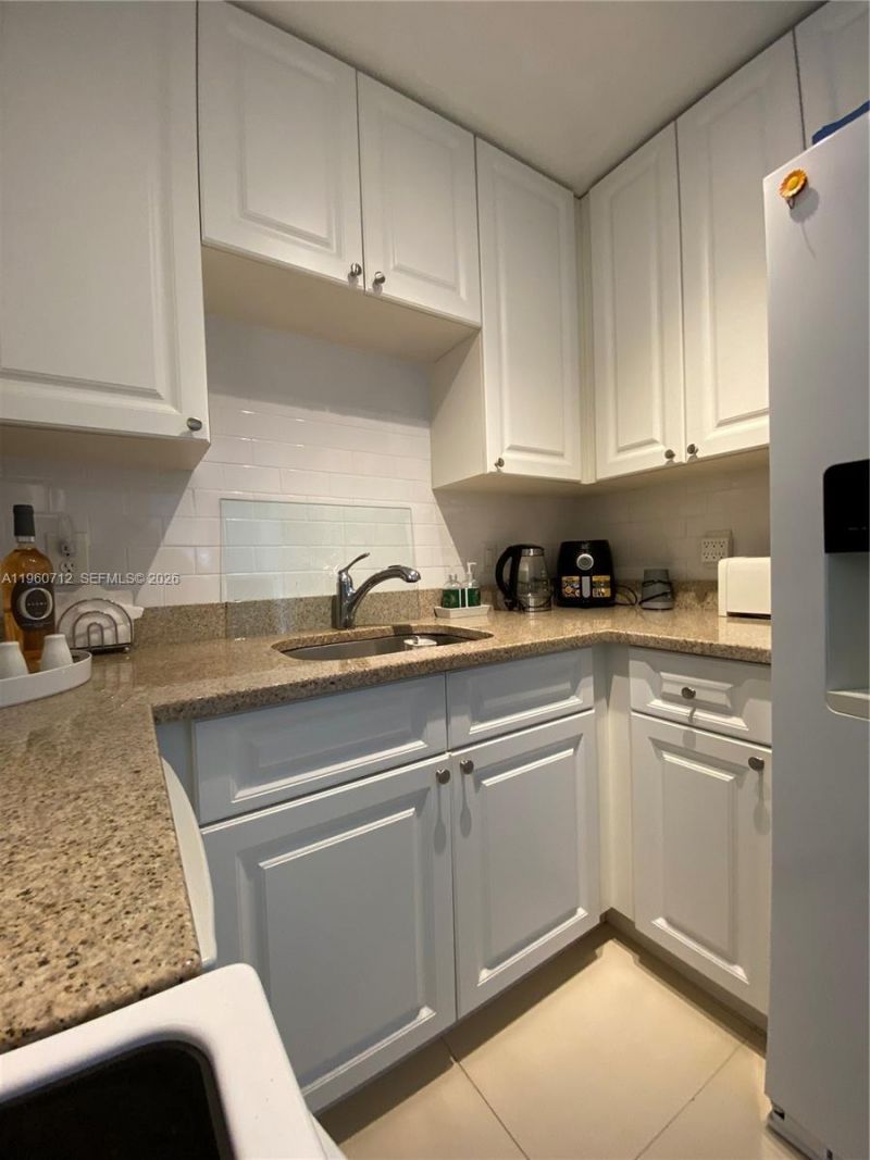 5050 NW 7th St, Unit 312, Miami, FL 33126 Photo