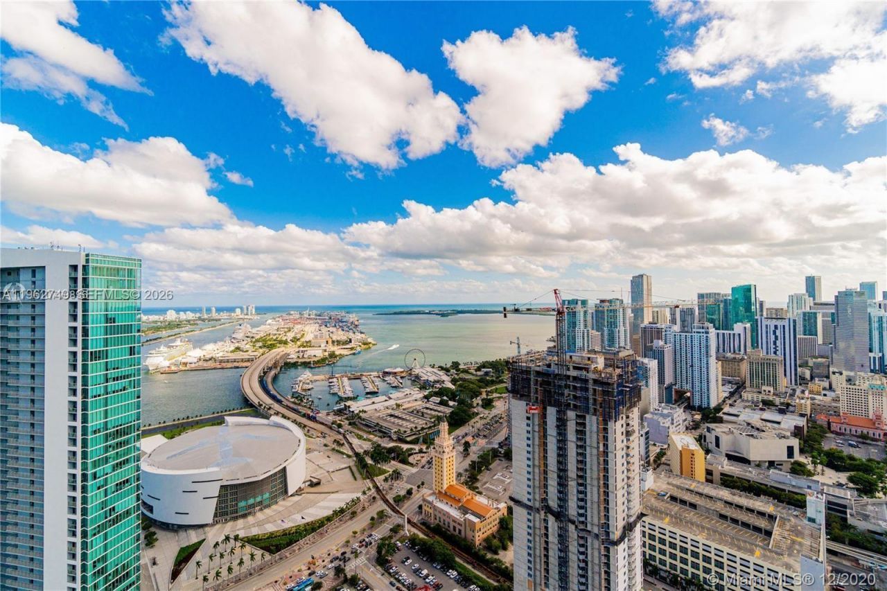 851 NE 1st Ave, Unit 3903, Miami, FL 33132 Photo