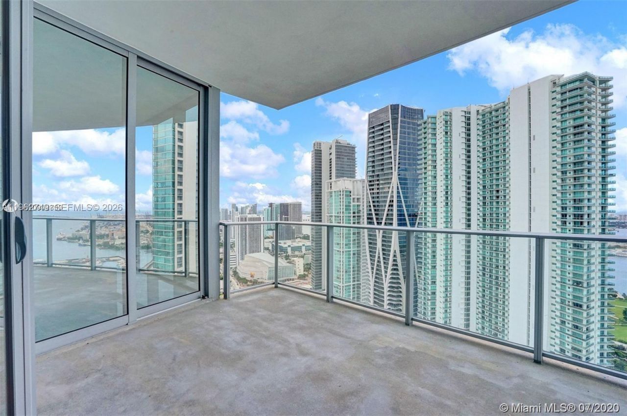 851 NE 1st Ave, Unit 3903, Miami, FL 33132 Photo