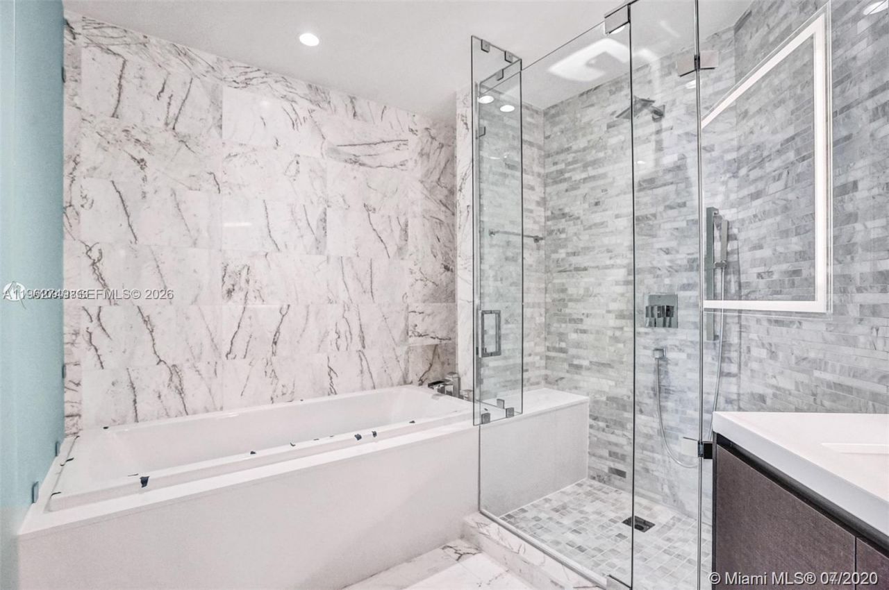 851 NE 1st Ave , Unit 3903, Miami, FL 33132 Photo