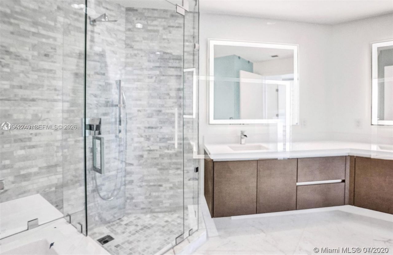 851 NE 1st Ave , Unit 3903, Miami, FL 33132 Photo