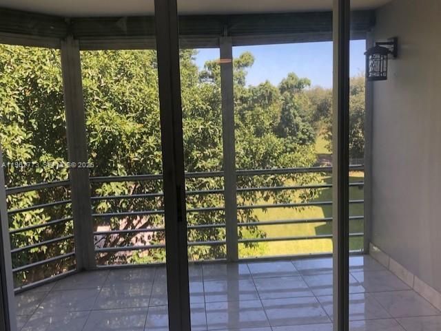 1201 NE 191st St, Unit G411, Miami, FL 33179 Photo